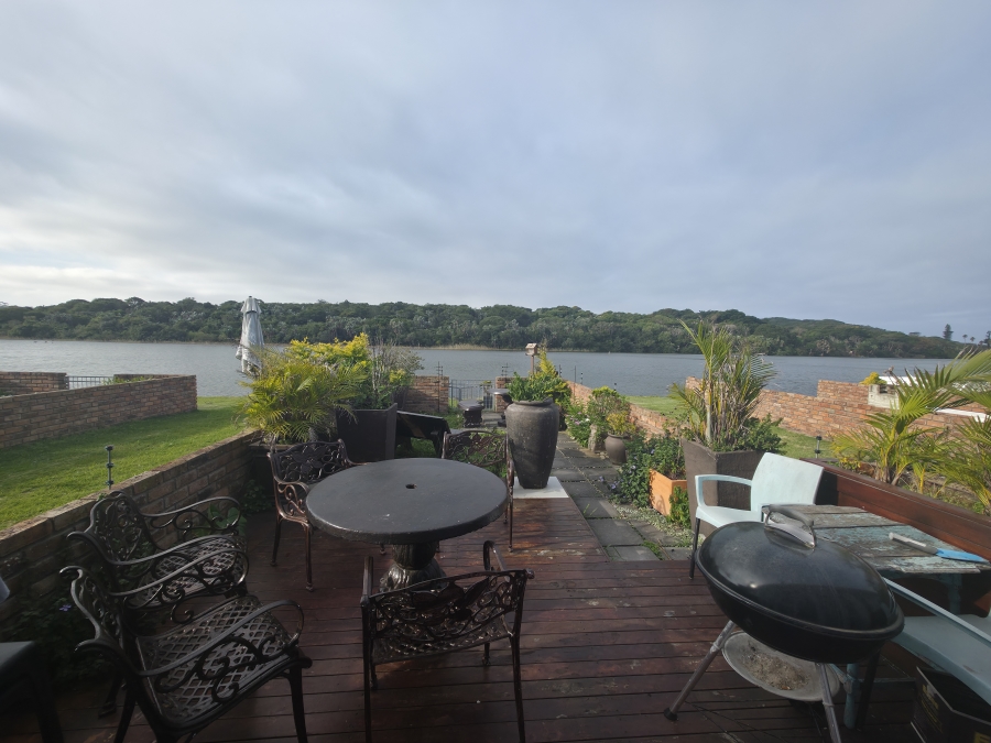 2 Bedroom Property for Sale in Bonza Bay Eastern Cape